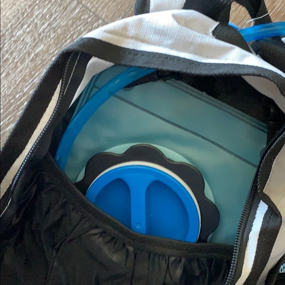 Hydration backpack - Picture 4 of 5